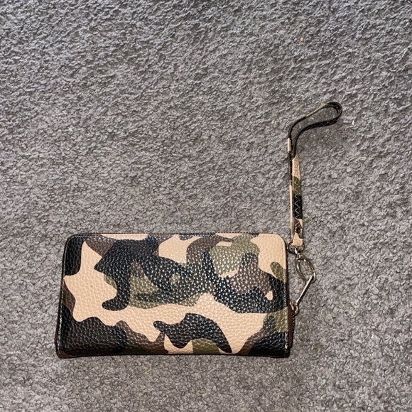 Camouflage Wristlet or Wallet - Picture 5 of 5